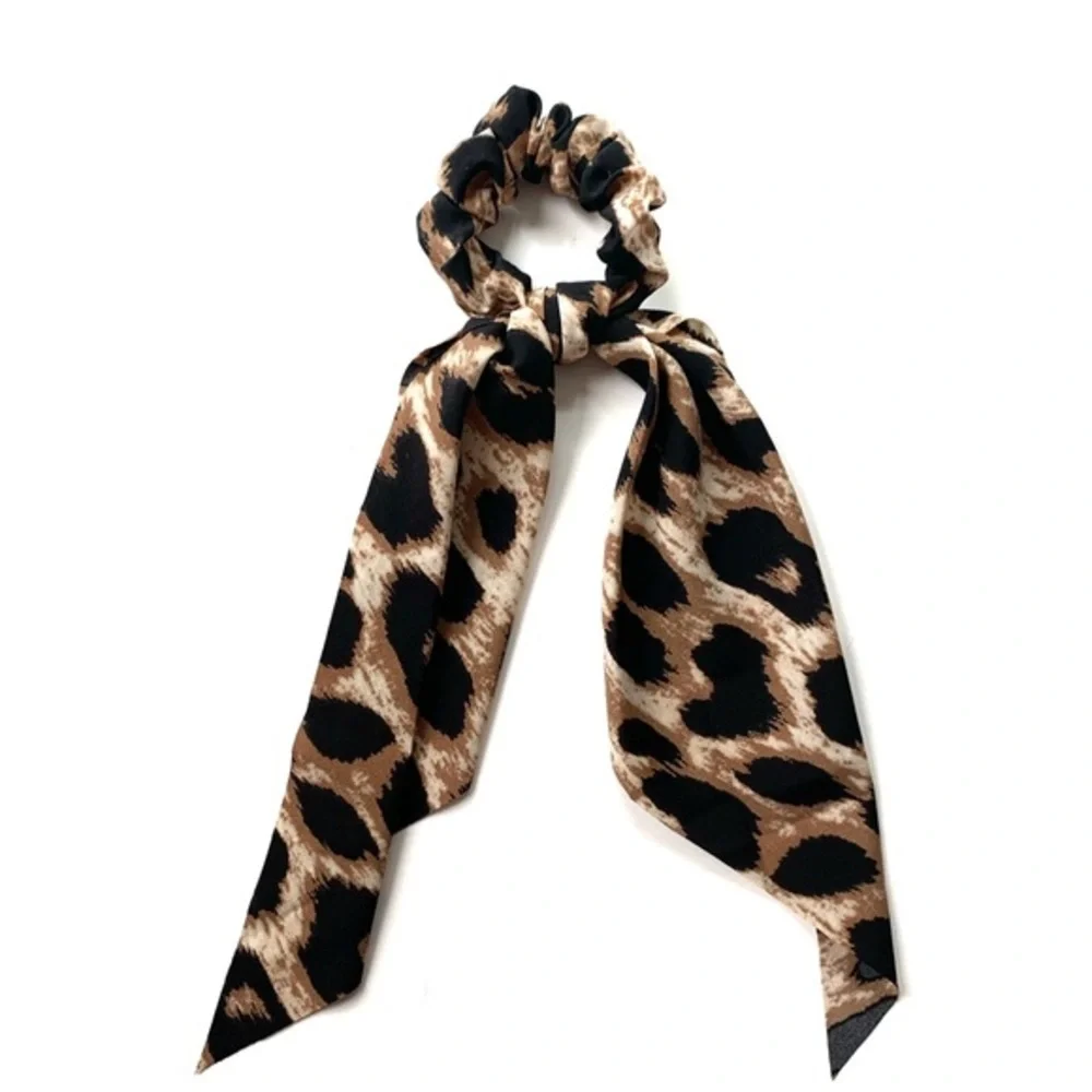 | leopard pony hair scrunchie scarf |